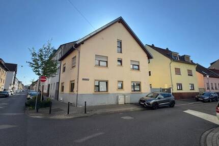 Zweifamilienhaus in zentraler Lage - Mannheim / Neckarau
