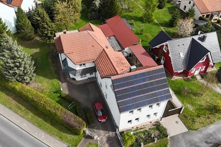 Zweifamilienhaus mit Gewerbeteil in länd. Lage mit großem Garten - Vogtei