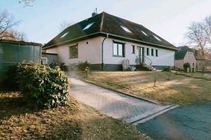 großes Einfamilienhaus mit Ferienwohnung und großem Garten - Bispingen