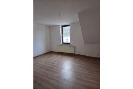 1 Monat Kaltmietenfrei! großzügige 4 Raum-Wohnung mit 2 Bädern im Dachgeschoss - Waldheim