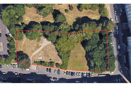 Grundstück mit Parkplatzbebauung in der Nähe des idyllischen Neustädter See in Magdeburg