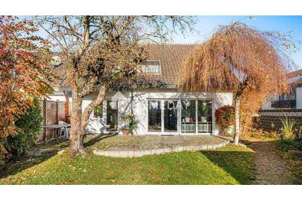 Willkommen im Familienglück: Helle Doppelhaushälfte mit Gartenidylle - Ditzingen-Heimerdingen