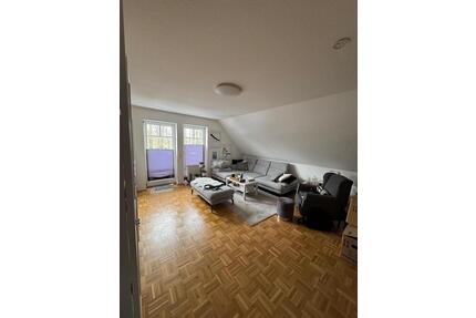 Gepflegte und gemütliche 3-Zi.-DG-Whg mit großem Balkon in Zeven