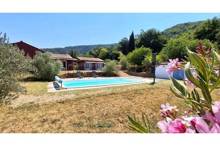 Anwesen in der Provence, mit Pool und Weinreben - Kronberg im Taunus