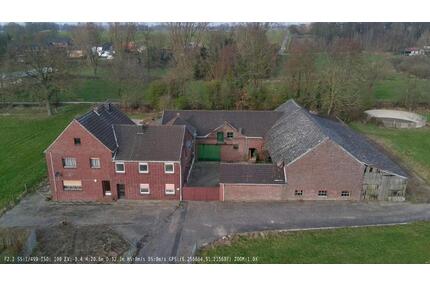 Bauernhof inkl. 2 Wohnhäusern, Kuhstall und großer Scheune - Schwalmtal