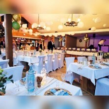 Weihnachtsfeier - Essen, Getränke und Musik im Landgasthaus