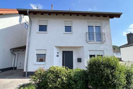 Haus zum Mieten in Bruchmühlbach-Miesau 2.300,00 € 190 m²