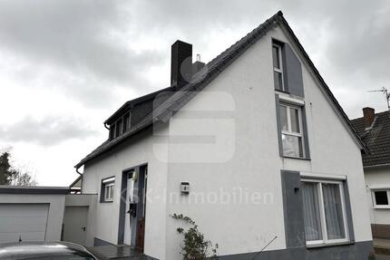 Charmantes Einfamilienhaus mit Garten, Kamin und ausgebautem Dachgeschoss – befristete Vermietung. - Königswinter