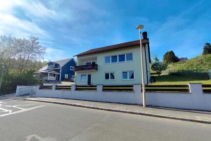 Großzügiges Zweifamilienhaus mit 2 Terrassen+ Gärten ( See+Burg ) - Trausnitz