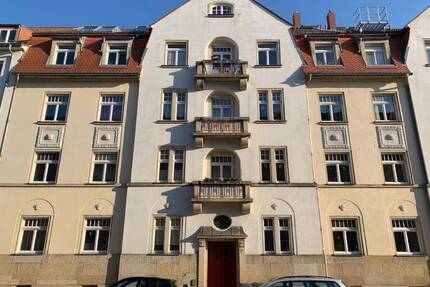 Ab Mitte August 2026: Gemütliche 3-Zimmer-Wohnung mit kleinem Balkon, Laminat und Bad mit Dusche - Dresden Mickten