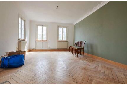 Exklusive 2,5 Zi Wohnung im historischen Herzen Sindelfingens