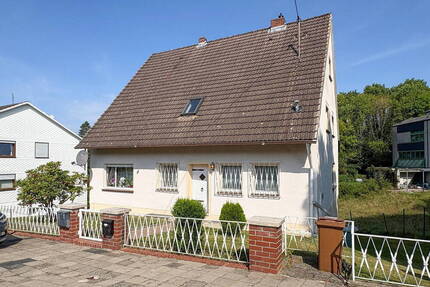 Zweifamilienhaus, teilvermietet, Wohnung im OG in Renovierung. Zentrale Lage HammSieg - Hamm/Sieg