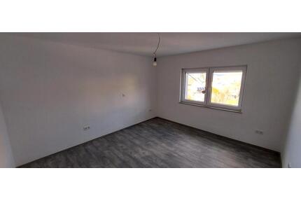 Neubezug | 3‑Zi‑Wohnung – Erdgeschoss, Balkon, Garage - Bad Neustadt an der Saale