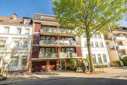 VIELE PLUSPUNKTE: Solides Haus, schöne Wohnung, sonniger Balkon, Gartennutzung, TG-Stellplatz! - Hamburg Eppendorf