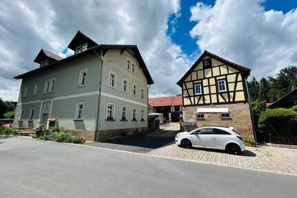 Hochwertig saniertes, ehemaliges Bauerngehöft mit großem Grundstück, Pferdekoppel und zugehörigem, vermieteten Dreifamilienhaus in Naundorf - Rudolstadt
