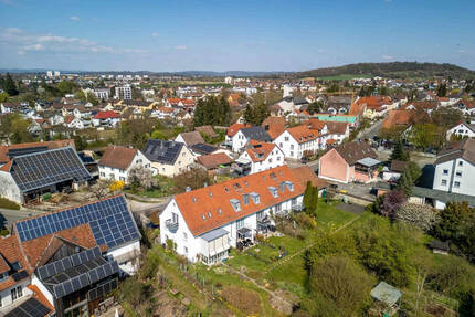 Schönes Reihenmittelhaus mit 5,5 Zimmern, Terrasse, Gartenanteil und Garage in Rielasingen - Rielasingen-Worblingen