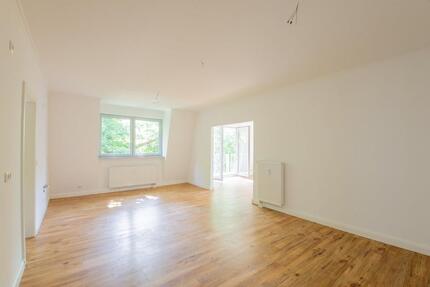 5 Raum-DG-Wohnung mit Balkon, TG-Stellplatz und Fahrstuhl - Neuruppin