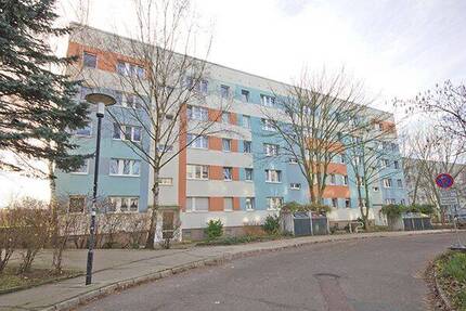 In der Herrichtung! Tolle 3-Raumwohnung in der Südstadt mit Balkon. - Halle (Saale)