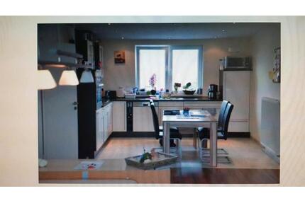 Schöne 3 Zimmer Wohnung mit EBK und Balkon. - Butzbach