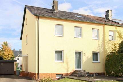 Zweifamilienhaus mit Potenzial: gepflegt, ruhige Lage, hervorragende Verkehrsanbindung - Nürnberg Altenfurt