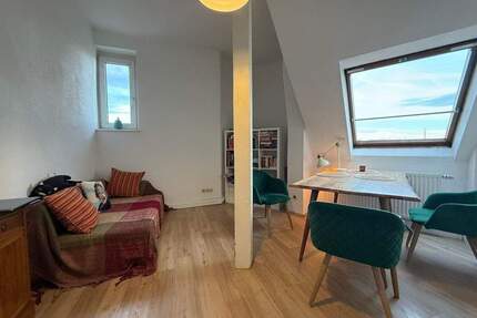 Lage! Lage! Lage!: Stilvolle Dachgeschosswohnung in Pempelfort! - Düsseldorf