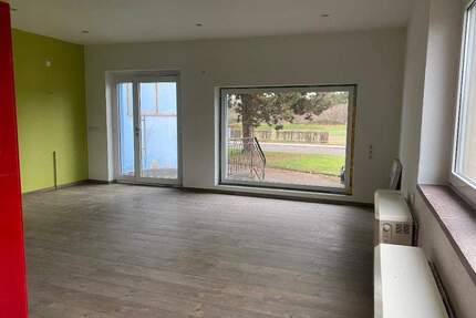 große Gewerbefläche mit vielen Möglichkeiten - Borna