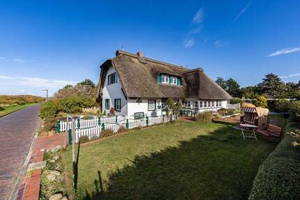 Traumhafte Lage trifft Tradition - Reetdachhaus auf Langeoog