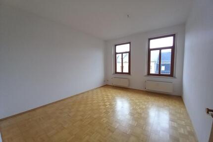 gemütliche 2-Zimmer Wohnung mit Balkon in gepflegtem Mehrfamilienhaus, ab sofort beziehbar!! - Meerane