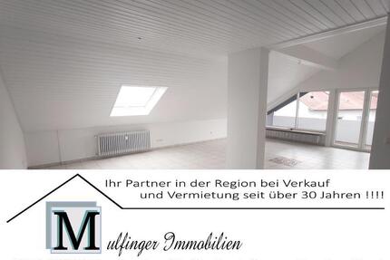 3- Zi. DG Wohnung mit 2 Balkonen und Garage - Hemhofen