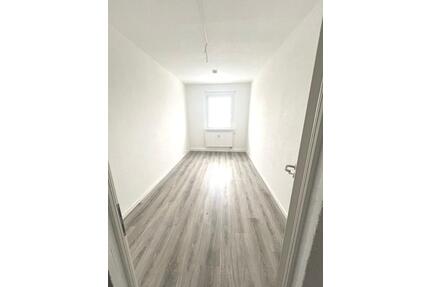 Helle 3-Zimmer-Wohnung mit Balkon - Borna