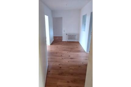 helle Wohnung in ruhiger Lage - 650,00&nbsp;EUR Kaltmiete, ca.&nbsp; 82,00&nbsp;m&sup2; in Hamm (Sieg) (PLZ: 57577)