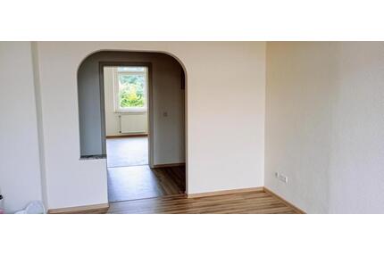 3 Zimmerwohnung – renoviert im 1.OG ca. 90 m² - Hof Altstadt