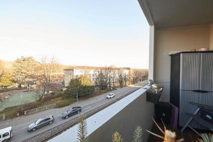Zentral gelegene 2-Zi-Wohnung mit Balkon und Stellplatz - Stuttgart Stuttgart-Ost