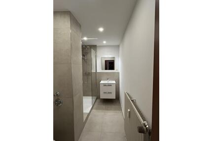 Sanierte helle 2-Zimmer-Wohnung mit Balkon & TG-Stellplatz - Nürnberg Rabus