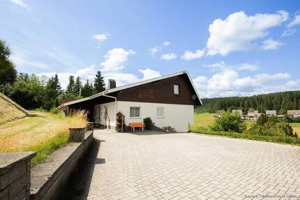 Ferienimmobilie mit Ausbaupotenzial - Schwarzwaldhaus auf 4.581 m² Grundstück - Eisenbach (Hochschwarzwald)