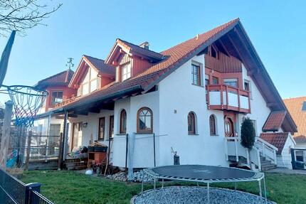 Großzügiges 7,5 Zimmer-Einfamilienhaus im Landhausstil mit Garten, Kamin und Garage! - Wangen