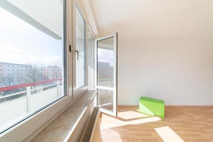 Ihre neue 3-Raumwohnung, Küche und Bad mit Fenster - sofort einziehen - Halle (Saale) Halle-Neustadt