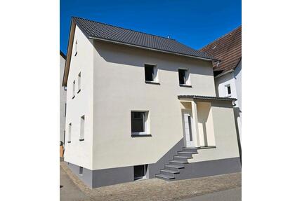 Einfamilienhaus Mitten in Mengen mit Doppelgarage und Terrasse