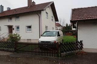 Doppelhaushälfte mit Gerage und Gartenhütte - Biessenhofen