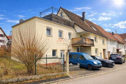 Großzügiges Wohnhaus mit flexiblen Nutzungsmöglichkeiten in ruhiger Lage von Tuttlingen-Nendingen - Tuttlingen / Nendingen