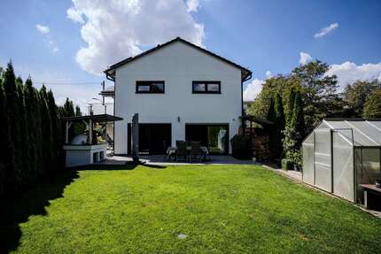 Haus zum Kaufen in Stadtbergen 1.290.000,00 € 317 m²