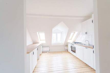 Charmante DG-Wohnung - renoviert, mit neuer EBK und separatem Speicher in Lübeck