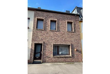 Reihenmittelhaus mit Potential und großen Grundstück - Eschweiler