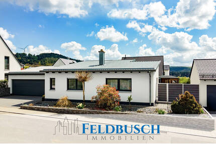 Wohnen auf einer Ebene: Moderner Bungalow mit Garten in familienfreundlicher Lage von Sengenthal