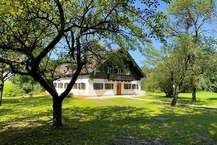 Haus zum Kaufen in Gstadt am Chiemsee 1.890.000,00 € 300 m²