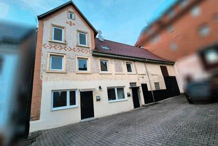 Haus mit Zwei Wohnungen, WerkstattGarage und Hof - Hechingen