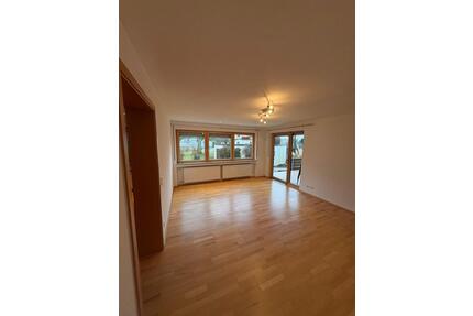 Helle 3,5 Zimmer EG - Wohnung mit Balkon - Adelberg