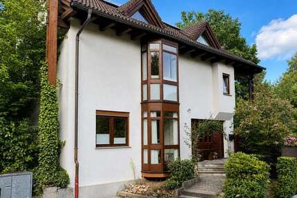 Haus zum Kaufen in Höchberg 929.000,00 € 260.42 m²