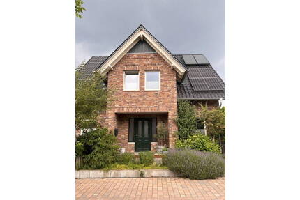Großzügiges Einfamilienhaus mit teilweise sonnigem Garten und Carport in Groß Reken