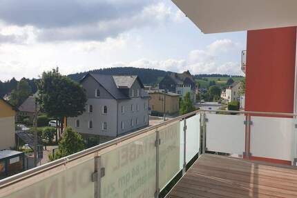 Großer Balkon! Mit Aufzug und ebenerdiger Dusche! Solarstromnutzung! Erstbezug! Sofort bezugsfrei! - Grünhain-Beierfeld